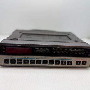 Realistic Kitchen mate -100. Under Counter Am/Fm Radio